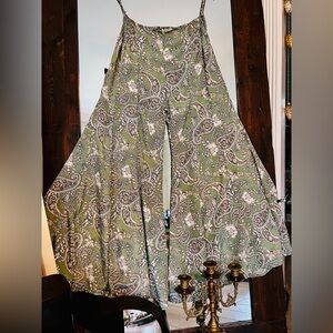 Floral Green Wide Leg Pants fits S-M like new